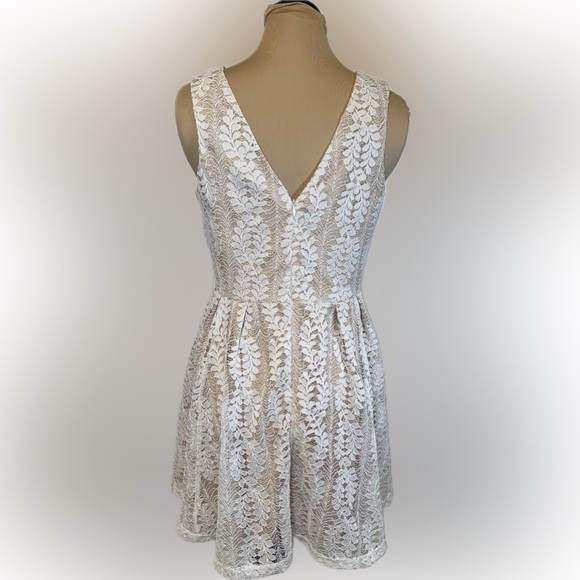 NWOT Lulus Lace Overlay Mini Dress - Picture 2 of 5